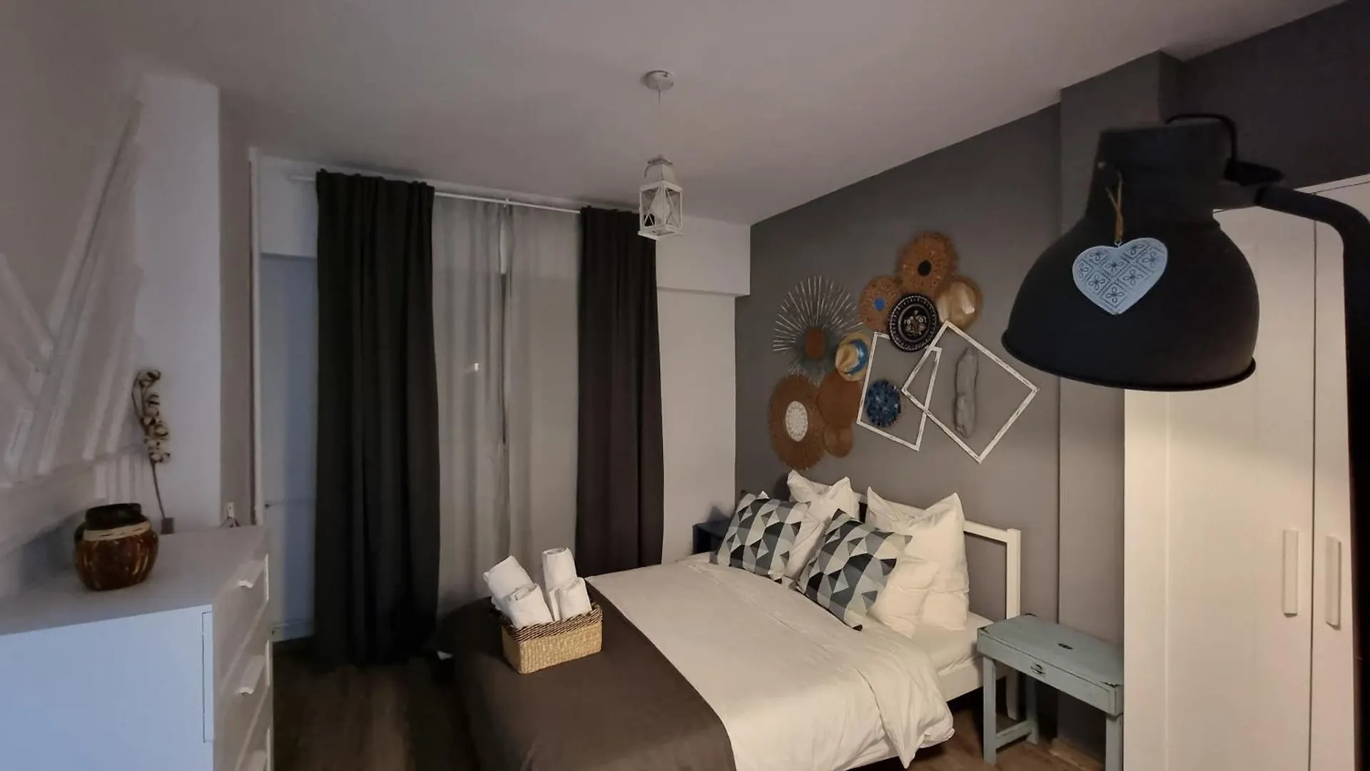 National Arena Retreat, 3 Bedroom Stylish, Cozy Flat 布加勒斯特