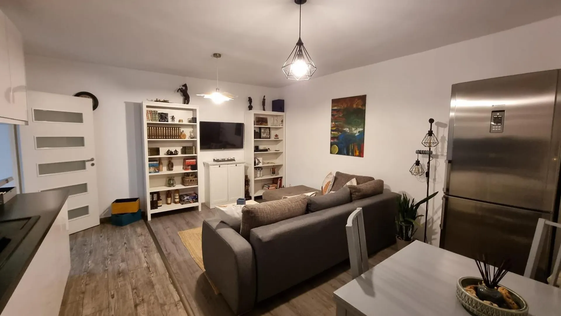National Arena Retreat, 3 Bedroom Stylish, Cozy Flat 布加勒斯特 0*,