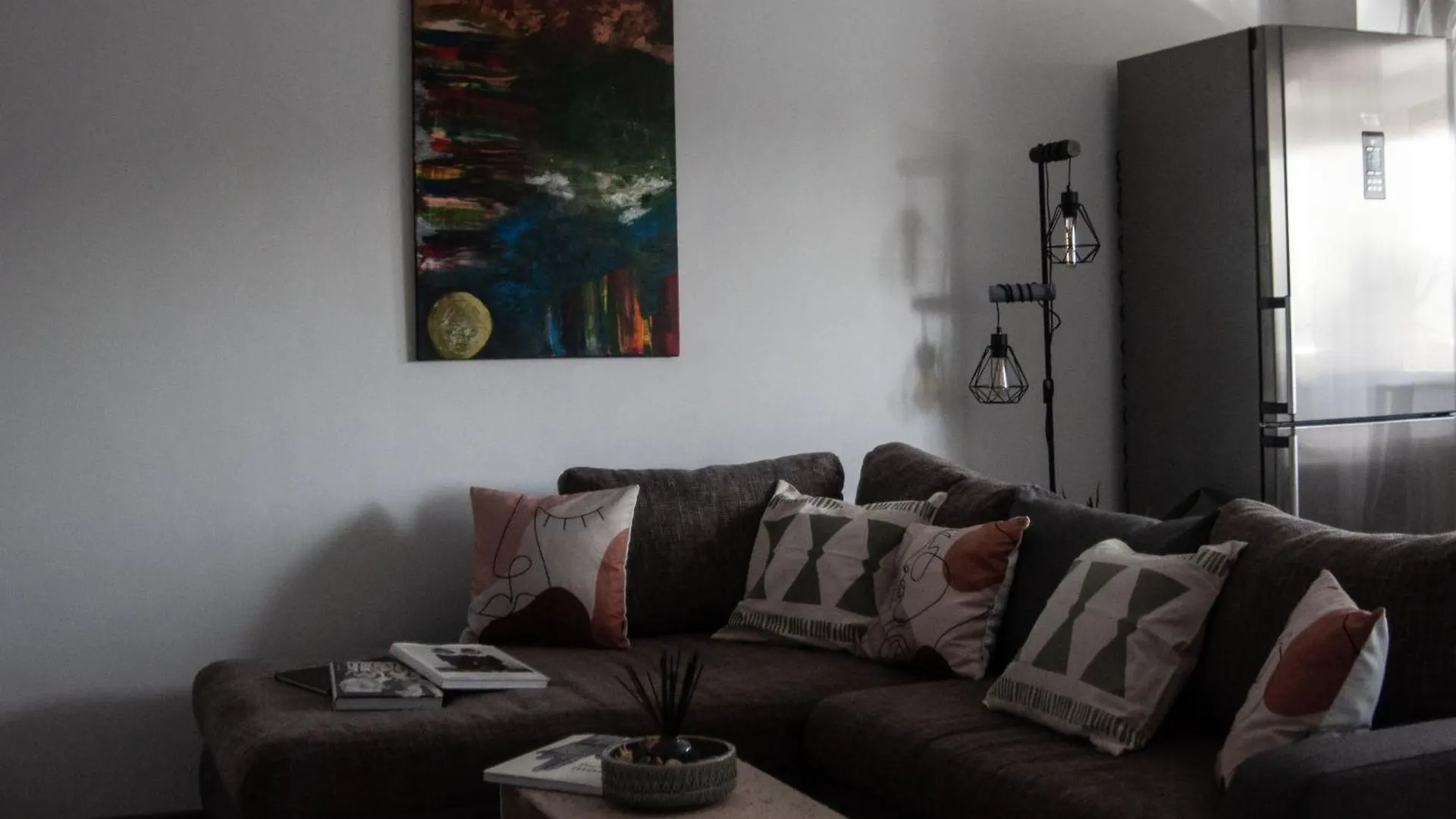 National Arena Retreat, 3 Bedroom Stylish, Cozy Flat 布加勒斯特