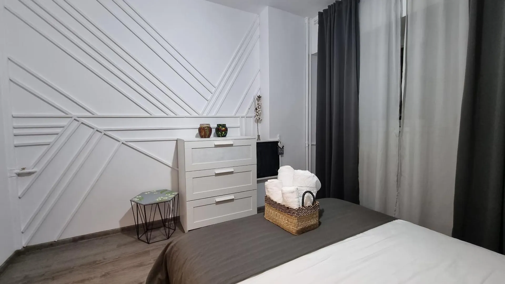 National Arena Retreat, 3 Bedroom Stylish, Cozy Flat 布加勒斯特