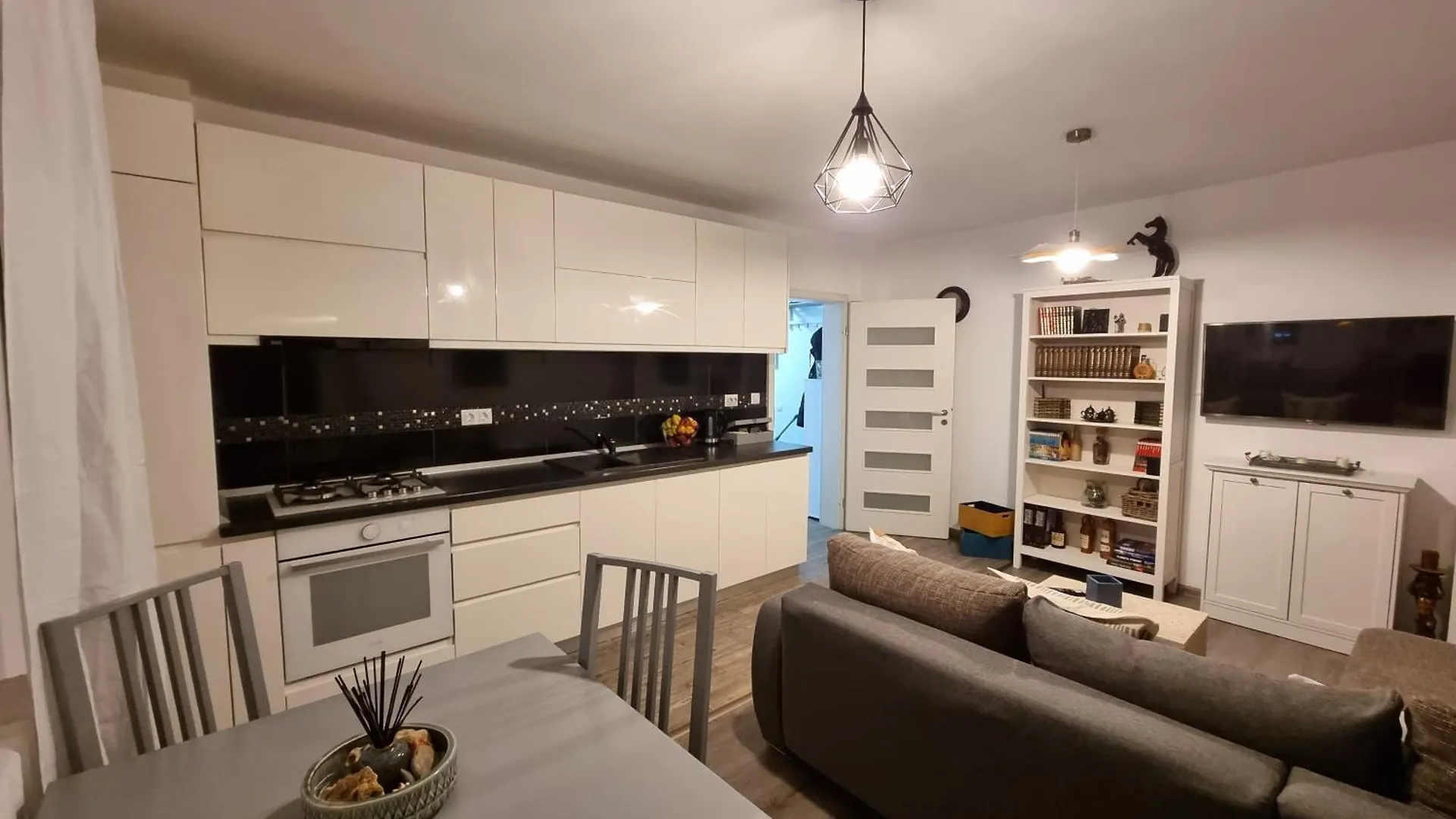 National Arena Retreat, 3 Bedroom Stylish, Cozy Flat 布加勒斯特 0*,  罗马尼亚
