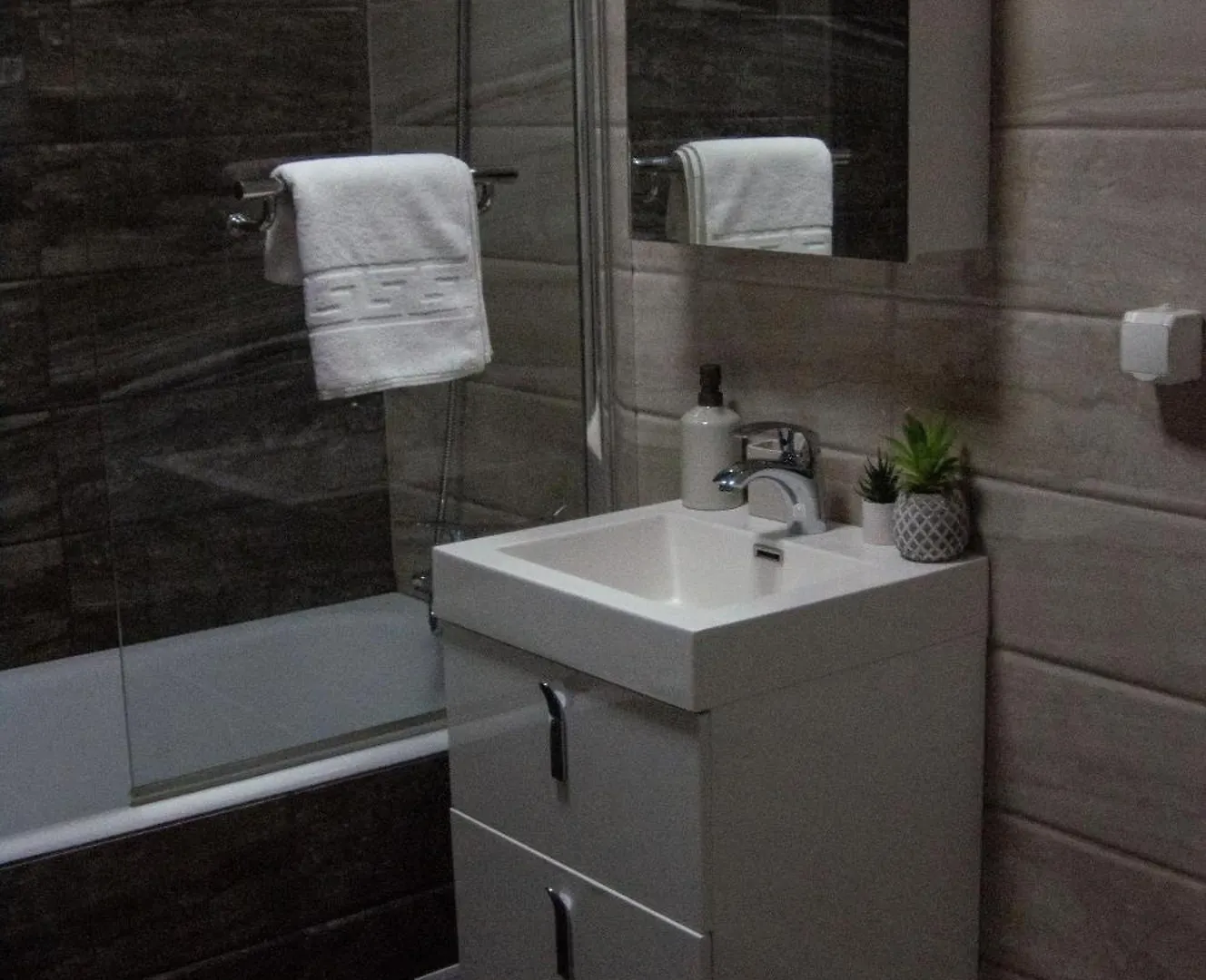 National Arena Retreat, 3 Bedroom Stylish, Cozy Flat 布加勒斯特 罗马尼亚